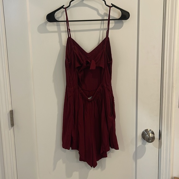BURGUNDY ROMPER WITH SEMI OPEN BACK - Picture 2 of 2